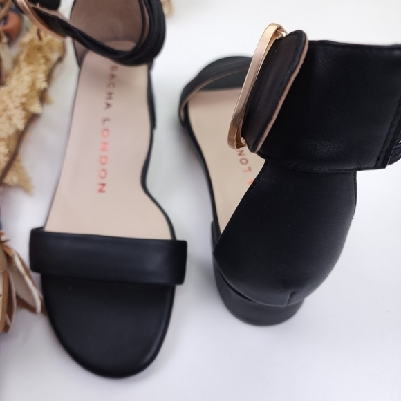 Sacha London Black Low Heel Sandals Flats Sz 7m - Picture 3 of 12